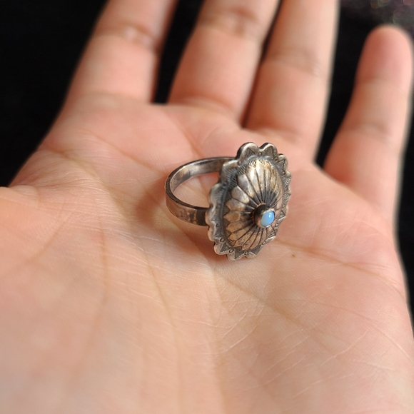 Silver conch moonstone ring ~handmade~ - Picture 4 of 5